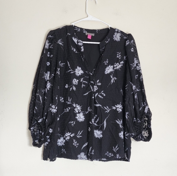 Vince Camuto Rich Black Floral V-neck Mid Sleeve Blouse size Small NWT - Picture 1 of 8